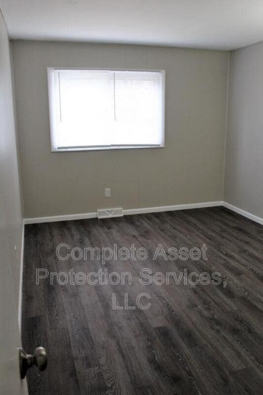 Building Photo - 7019 Van Buren Ln