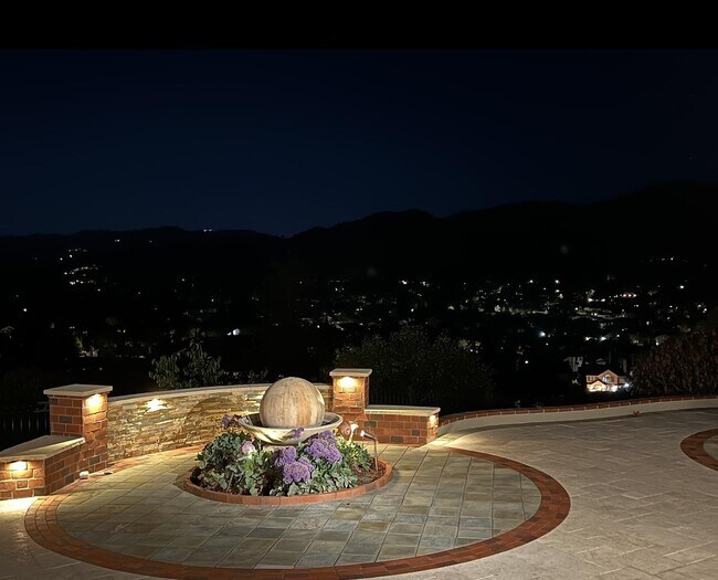Building Photo - 985 Woodview Pl