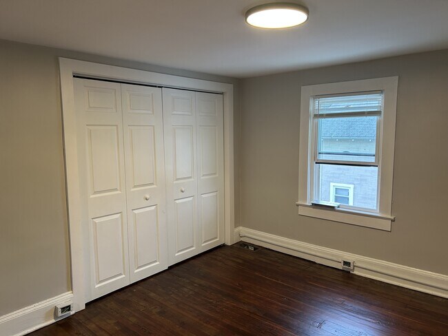 Building Photo - 143 S Purcell Ave