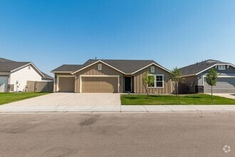 Building Photo - Perfect location for a 4 bed 2 bath with a...
