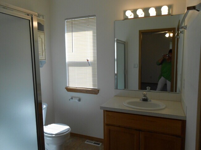 Building Photo - VIDEOTOUR: Across from Mt View High School...