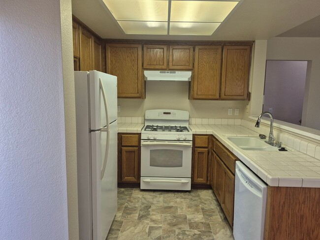 Building Photo - Adorable 3 bedroom 2.5 bath home