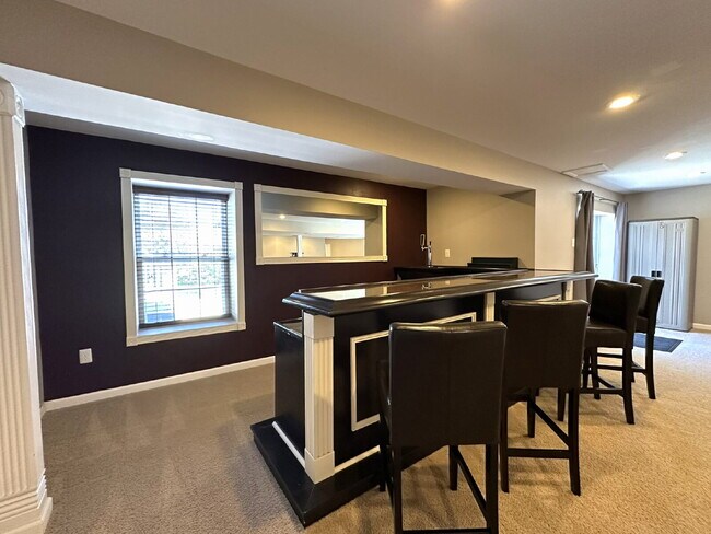 Building Photo - Gorgeous 6-Bedroom 3.5-Bath Colonial in Ma...