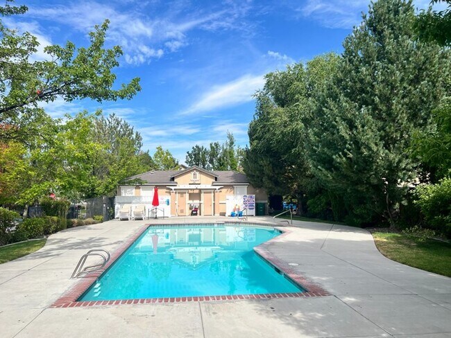 Building Photo - 6671 Sportoletti Dr