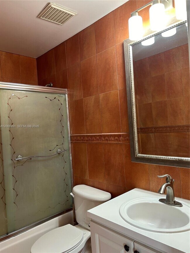 Building Photo - 6245 SW Kendale Lakes Cir