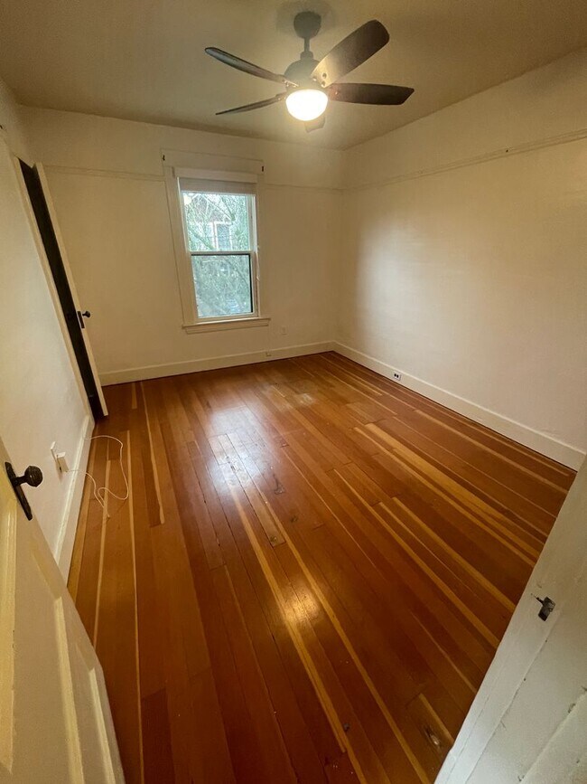 Building Photo - 2002 NE 13th Ave