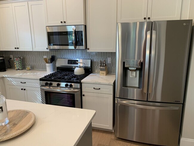 Building Photo - 4230 Old Cherokee St