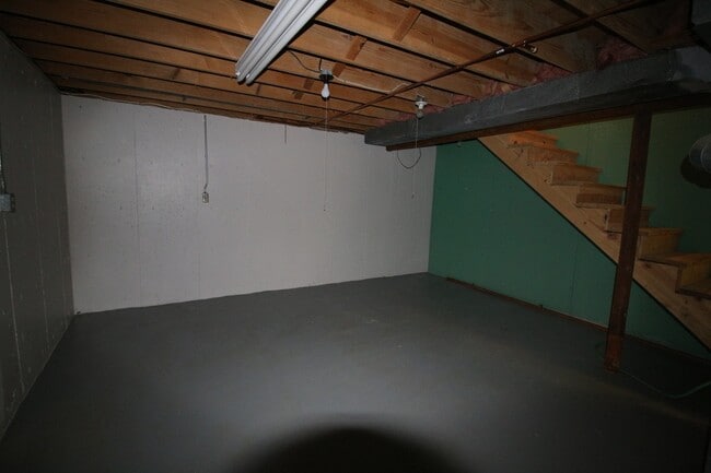Building Photo - 133 Youngridge Dr