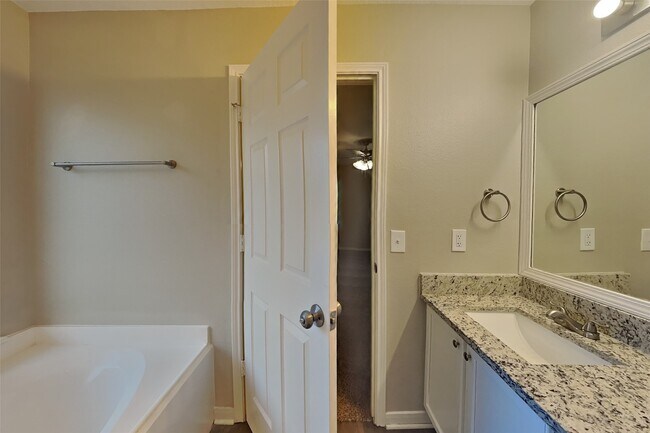 Building Photo - 10210 E Summit Canyon Dr