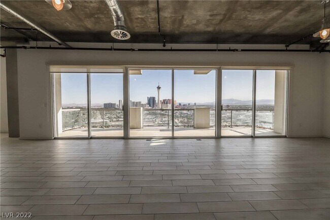 Building Photo - 900 S Las Vegas Blvd