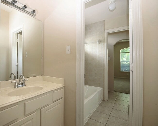 Building Photo - 3735 Tidalwood Dr