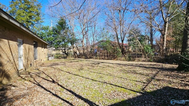 Building Photo - 712 Larry Dr