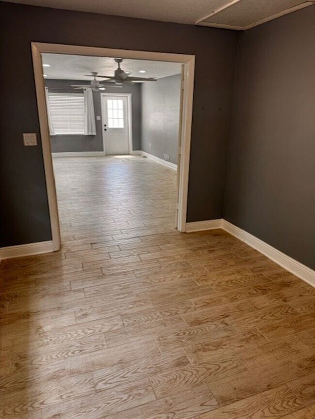 Building Photo - Available Now! Absolutely gorgeous 3 bedro...