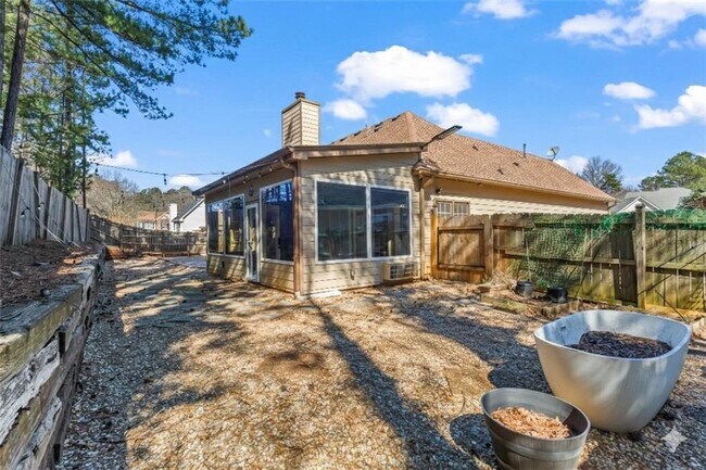 Building Photo - 3030 Northcliff Dr