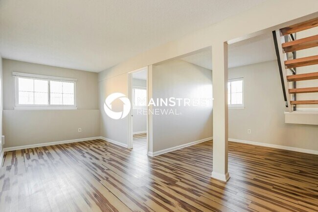 Building Photo - 4 Bedroom Pet-Friendly Home in Denver, CO with Main Street Renewal