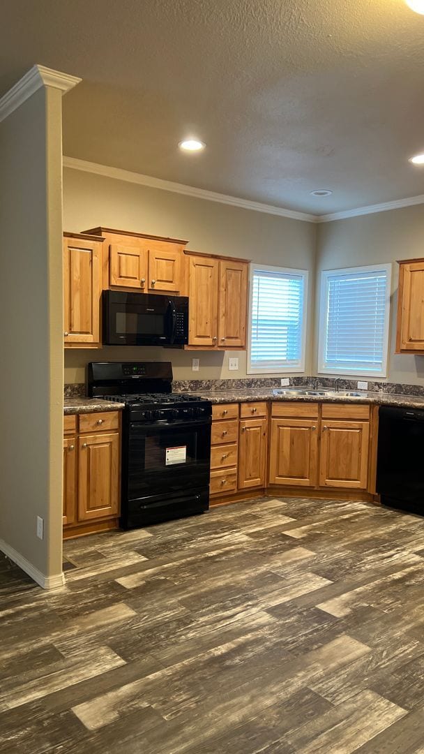 Building Photo - Newer Manufactured home  Paradise Location...