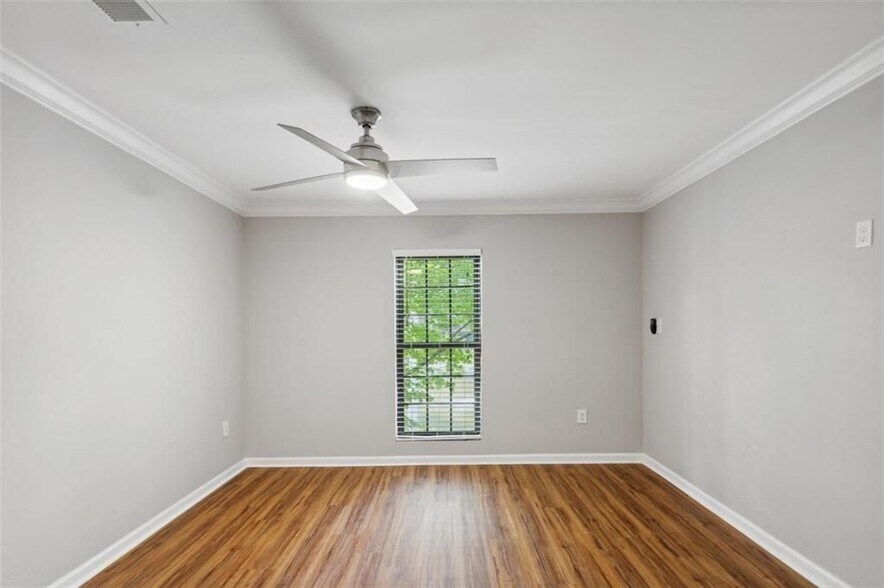 Building Photo - 23214 Plantation Dr NE