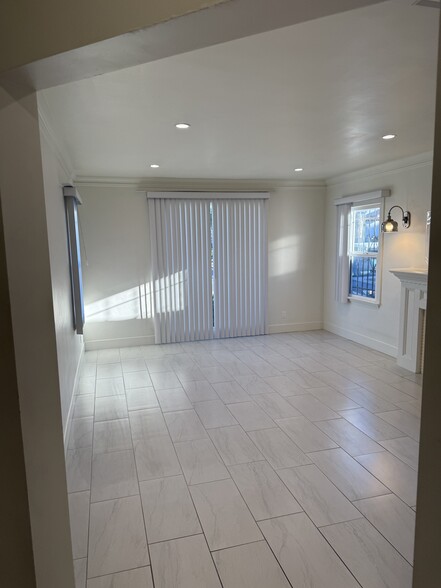 Building Photo - 1067 W 83rd St