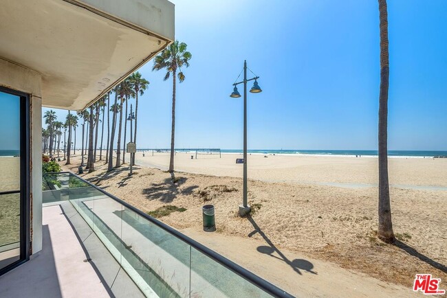 Building Photo - 2319 Ocean Front Walk