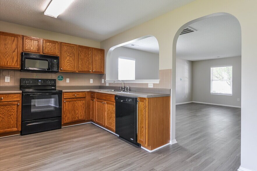Building Photo - 3036 Van Dorn Rd