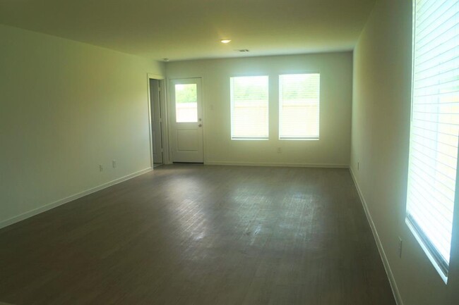Building Photo - 243 Lisa Marie Dr