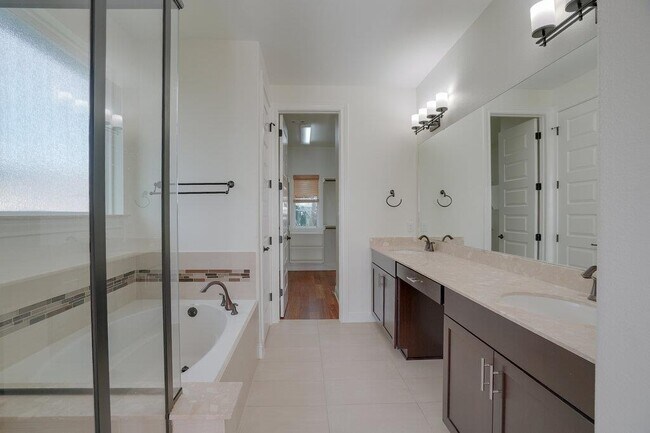 Building Photo - 19616 Summit Glory Trl