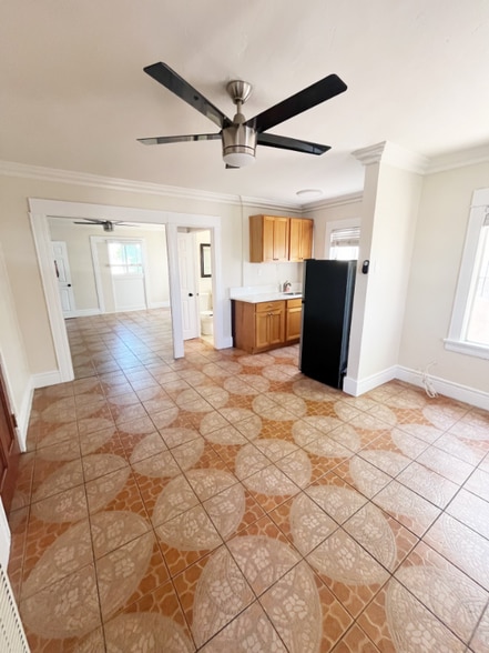 Building Photo - 744 Pine Ave