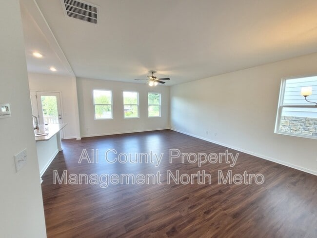 Building Photo - 18 Berry Dr