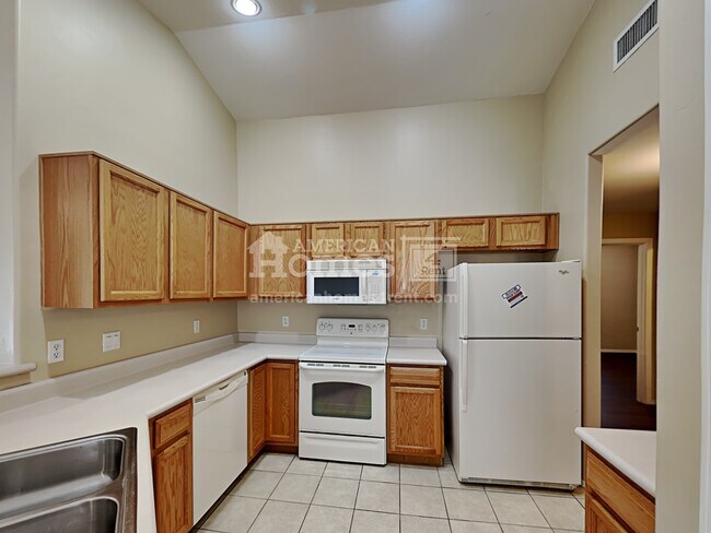 Building Photo - 6813 W Pebble Shore Court