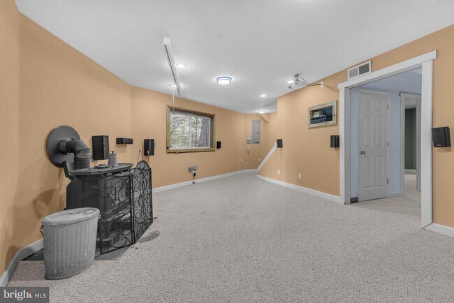 Building Photo - 6500 Colchester Rd
