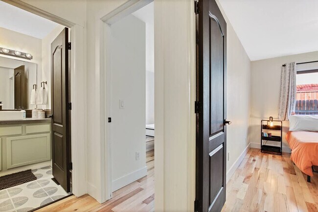 Building Photo - 4243 E Driftwood Dr