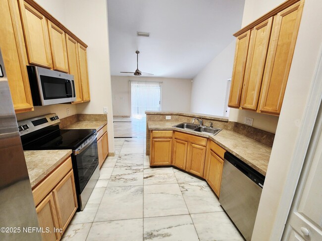 Building Photo - 6504 Crimson Leaf Ln