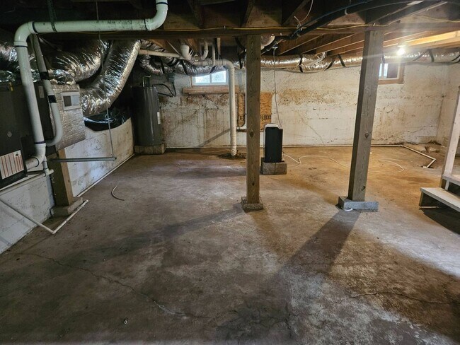 Building Photo - 812 W Pershing St