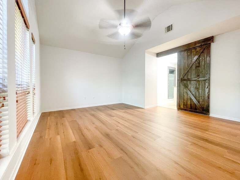 Building Photo - 14308 Chisolm Dr