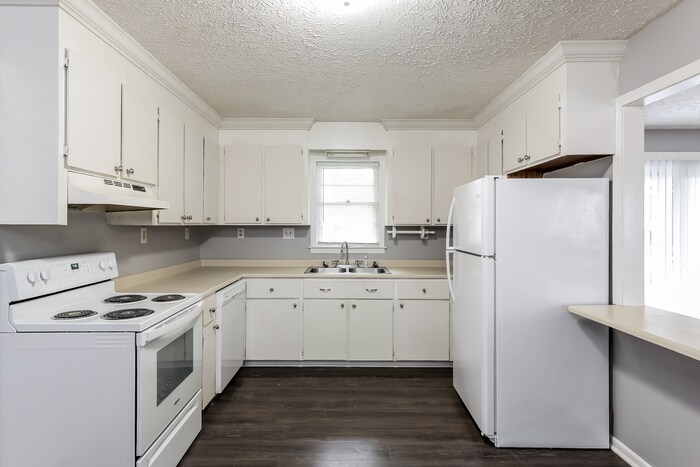 Building Photo - 202 Evergreen St