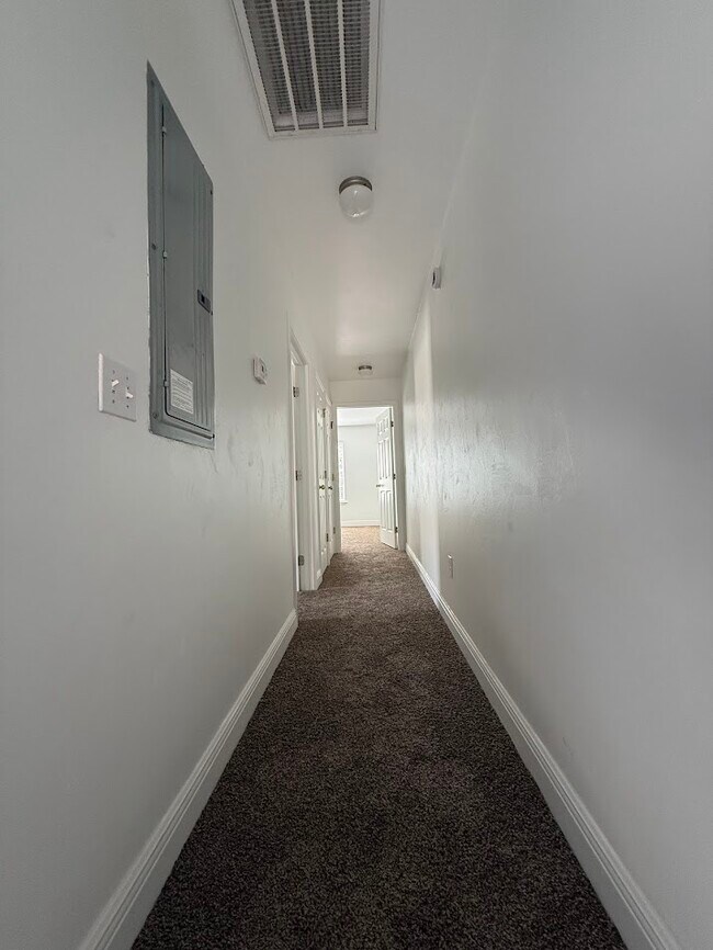 Building Photo - 3089 Sawtooth Dr