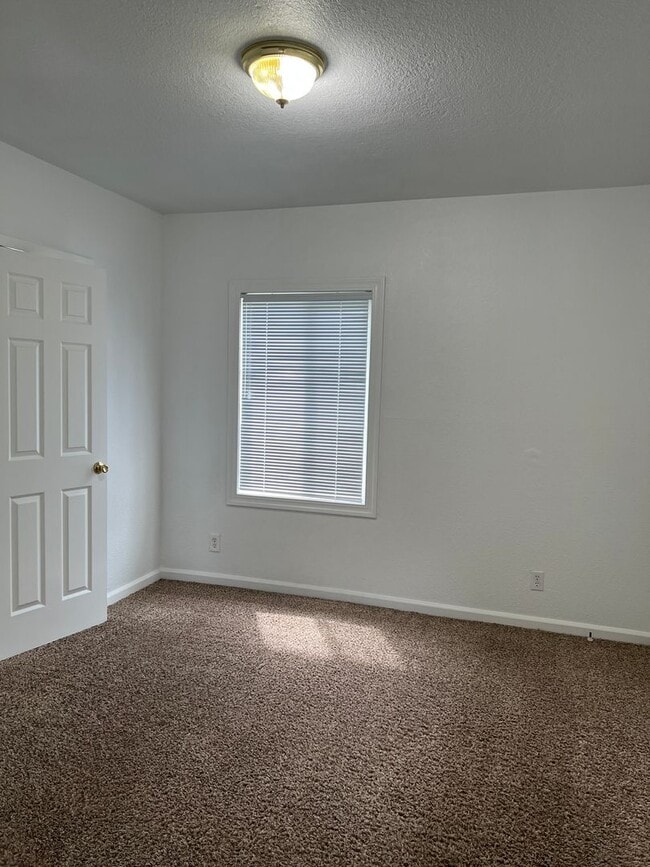 Building Photo - Available now! El Camino & Colfax - 2 bedr...