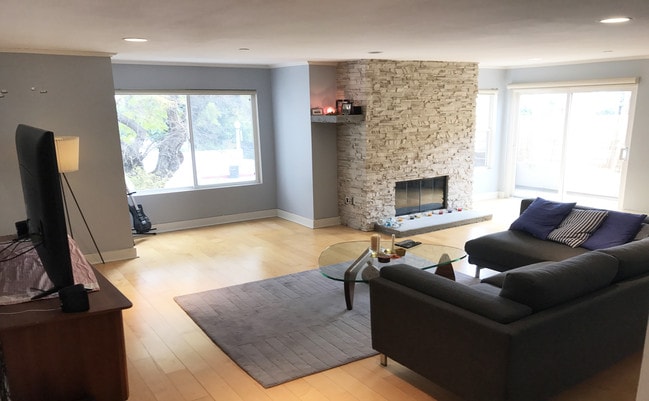 living room - 1951 N Beachwood Dr