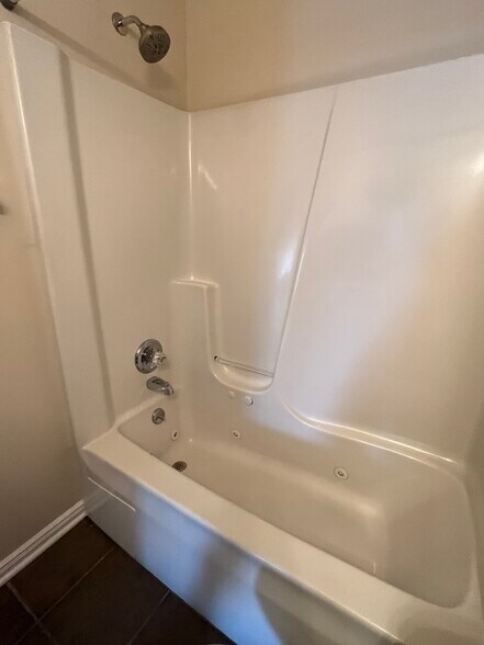 Building Photo - 6121 Upper Hunters Trace