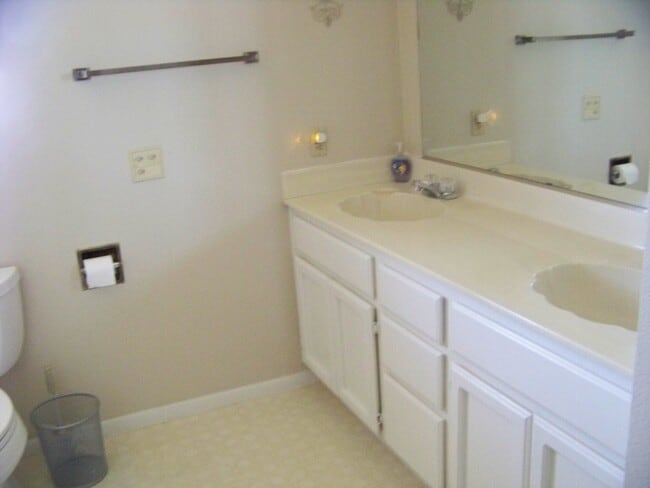 Building Photo - Great Home in Retirement  Community Furnished Vacation Rental