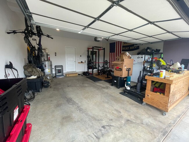 Building Photo - 4 Bedroom Pet Friendly Home For Rent with Club House, Comm. Pool, & Comm Gym Access!