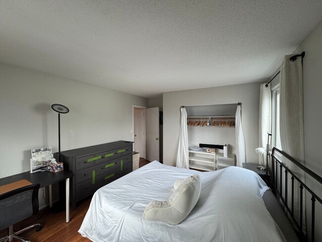 Building Photo - 2 Bed 1 Bath