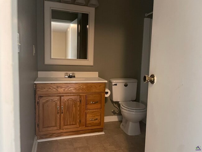 Building Photo - 112 Country Wood Trail