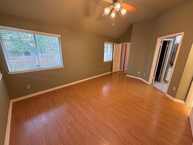 Building Photo - 5913 Shanghai Pierce Rd