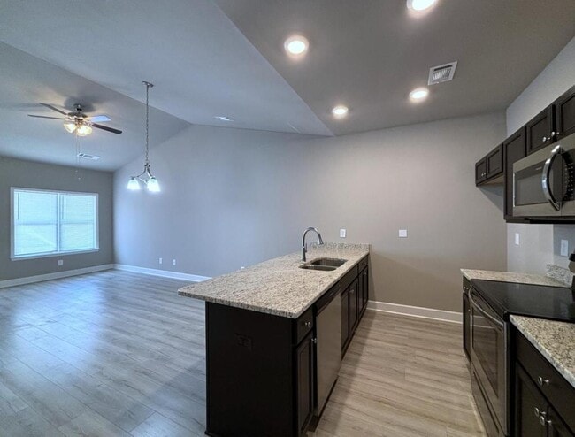 Building Photo - 602 Parkview Ct