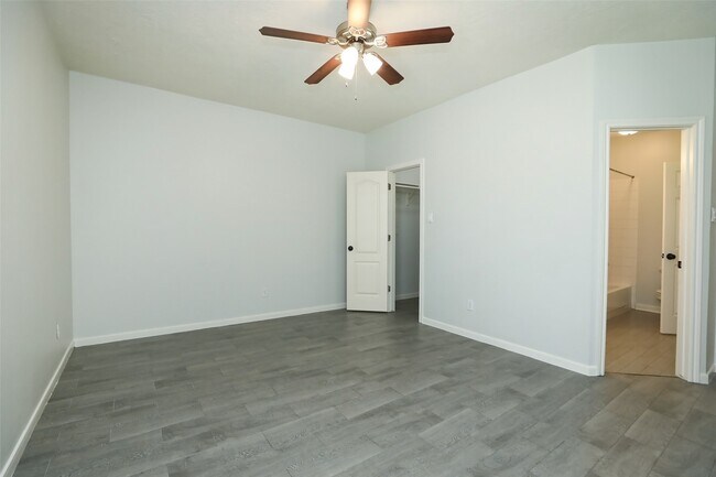Building Photo - 24603 Haigshire Dr