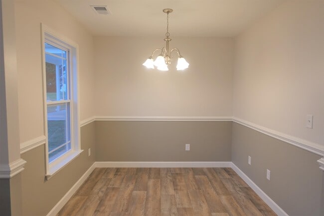 Building Photo - 755 Spartan Commodor Ln