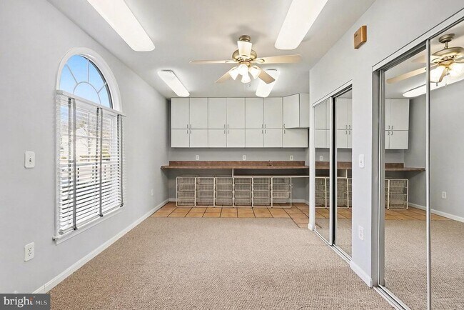 Building Photo - 5819 Stone Ridge Dr