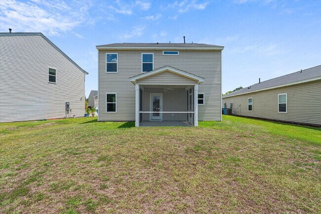 Building Photo - 4 Bedroom, 2.5 baths, with a 2 car garage located in Shell Point Farm.