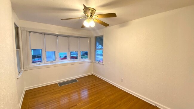 Building Photo - 2 Bedroom, 1 Bath Home Now Available for Rent!